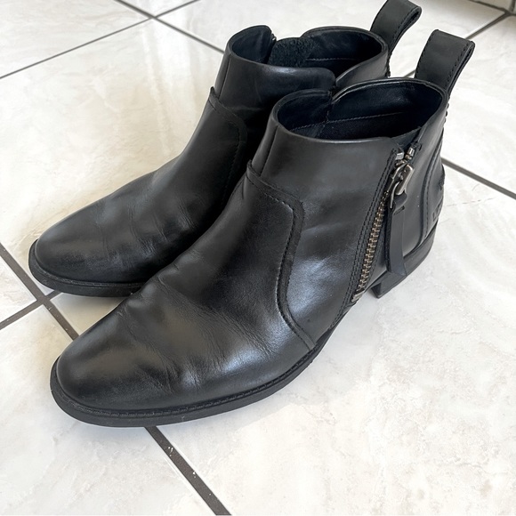 UGG Aureo Leather Ankle Booties Zipper Up Black Color Size 8.5 Narrow - Picture 10 of 16